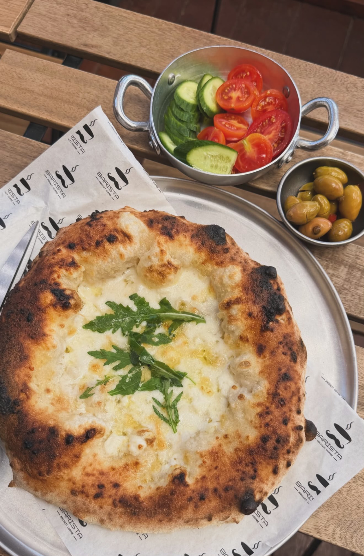 White pizza with rocket, olives and fresh salad